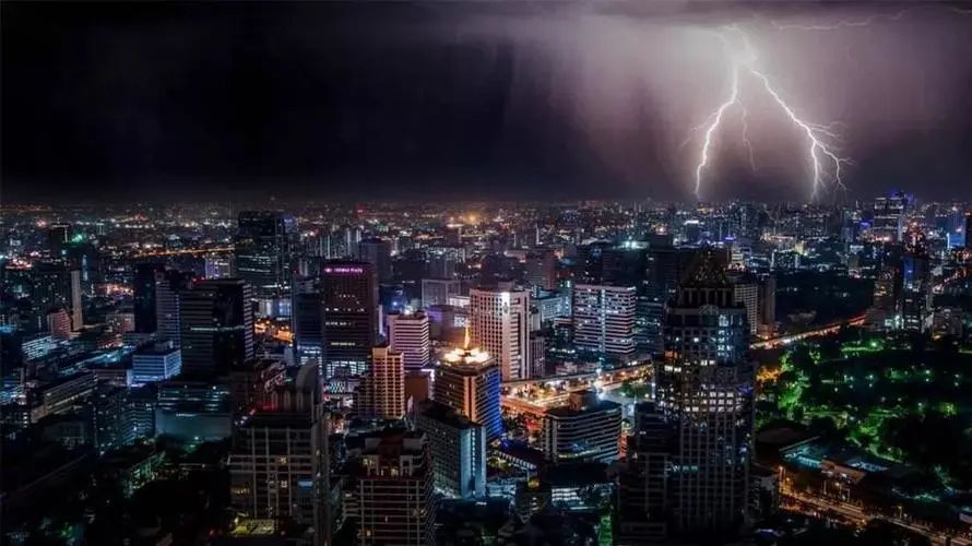 夏季雷雨天气，工业交换机防雷防高温的必要性